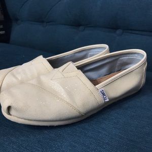 Adorable white glittered Toms size 7.5